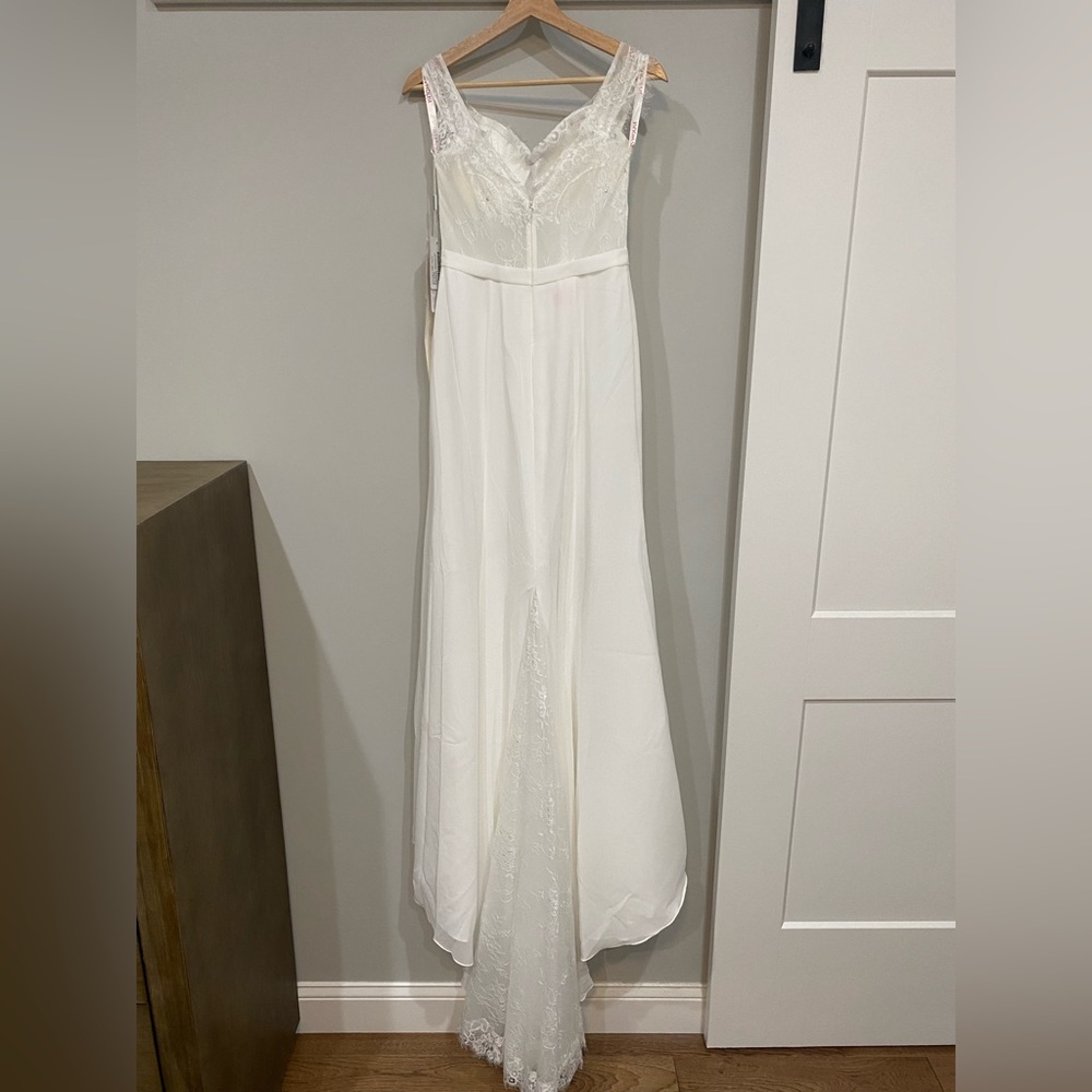NWT - Trumpet/Mermaid Court Train Chiffon Lace Wedding Dress With Beading - US4 - Picture 5 of 11